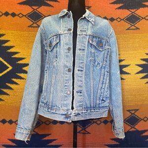 VTG Levi’s Authentic Distressed Trucker Jean Jacket. Type 3 from the 80’s. M/L